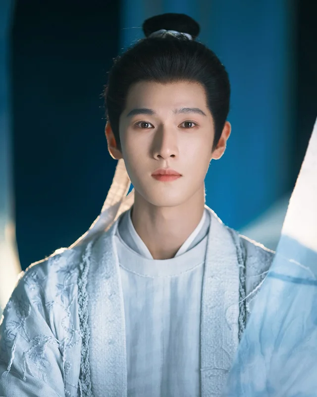Li Yunrui as Yan Shang in Tigers Sniff the Rose